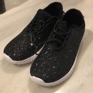 Girls, size 5, glitter sneakers. Brand New w/tags still on!